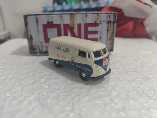 Miniatura Kombi Pepsi 1/64