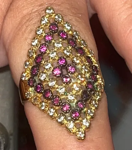 Anel Dourado com Pedras Rubi e Zircônia tamanho 22