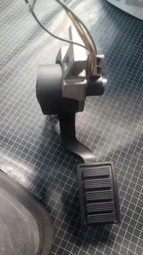 Pedal do acelerador do FH e FM 