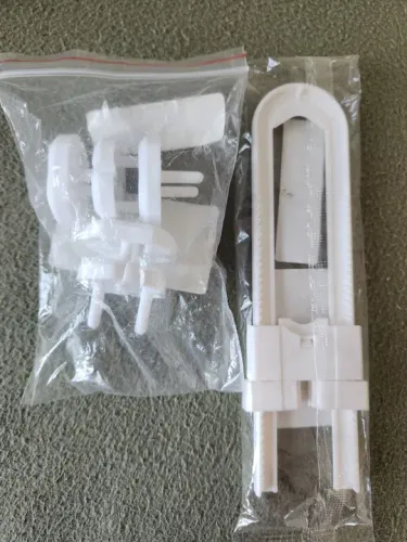 Travas de Segurança para crianças - Pacote com 5 proteções de tomada + cadeado 
