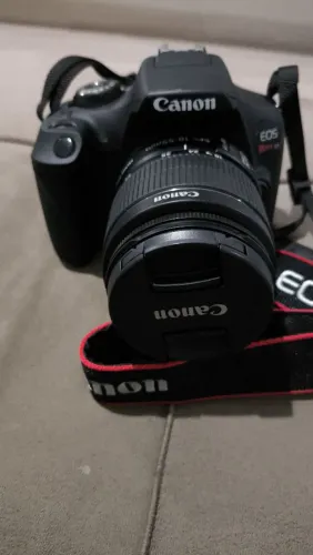 Câmera Canon T7 (praticamente zerada)