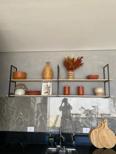 Prateleira industrial suspensa