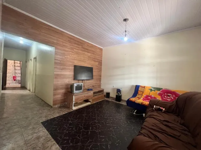 R42 - EXCELENTE CASA A VENDA NA LIBERDADE