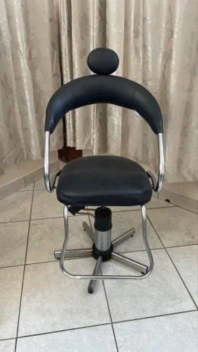 2 Cadeiras Hidráulicas NGC com apoio de pés e encostos de cabeça