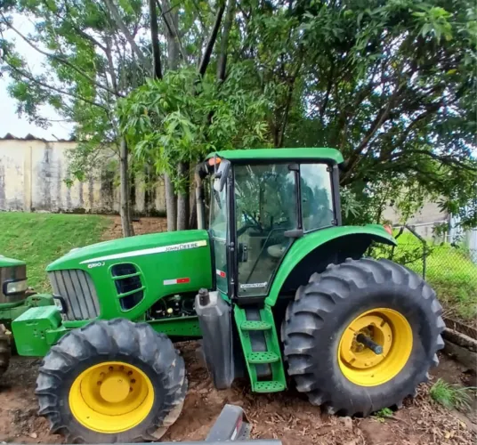 Trator John Deere 6190J ano 2019, 4x4, com 6200 horas, em SP