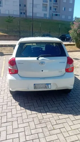 Toyota Etios X 1.3 Manual - Leilão