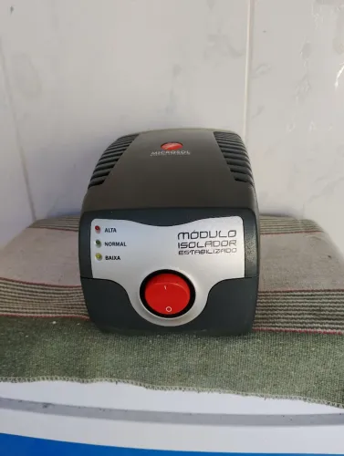Vendo um módulo isolador e estabilizador não precisa de aterramento