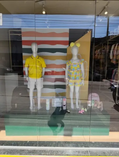 Móvel para vitrine de loja infantil