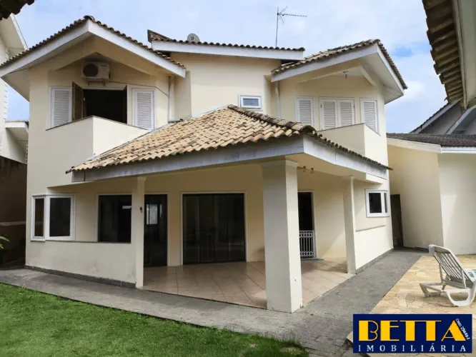 Casa com Piscina