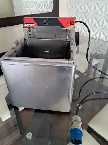 Fritadeira Elétrica Croydon Profissional 220V 