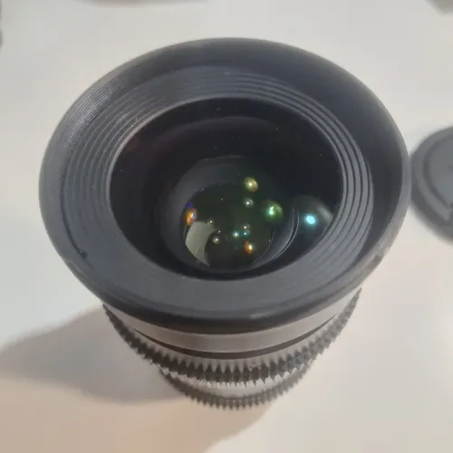 Lente Samyang/Rokinon 35mm T1.5 (p/ Canon)