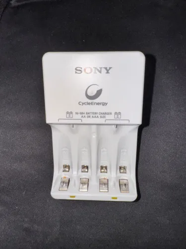 Carregador de Bateria Sony CycleEnergy AA/AAA