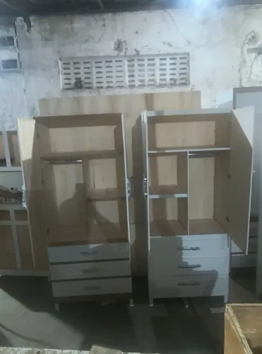 Guarda roupa de solteiro direto de fabrica todo no bloco de madeira de 10 