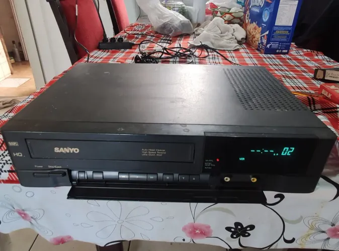 Video Cassette Sanyo para manutenção liga mas não aceita fita
