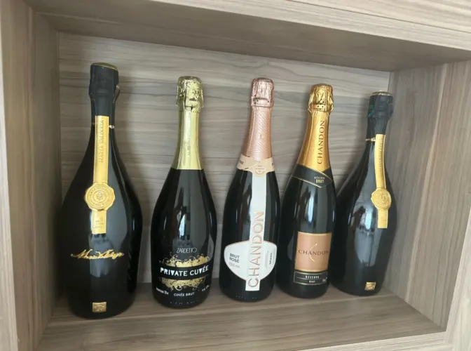 Champagnes 6 garrafas R$ 1.500,00 por 1.089,00