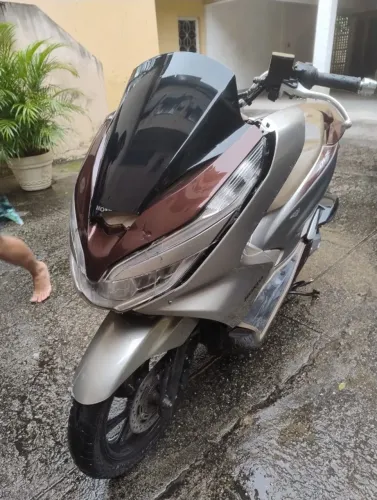Honda PCX DLX 2022 - 150 - Top de mecanica - boa para trabalho e viagem.
