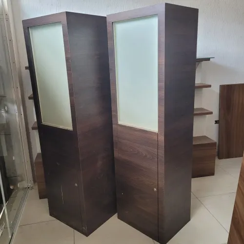 Colunas Expositoras com Vidro para Lojas