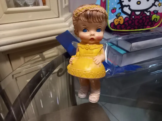 Linda e rara Bonequinha de Vinil fabricada em 1958.
