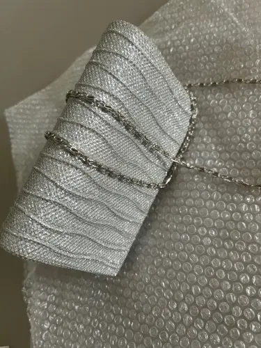 Bolsa Clutch Prateada com Corrente opcional 