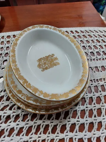 Jogo de pratos dourados á ouro