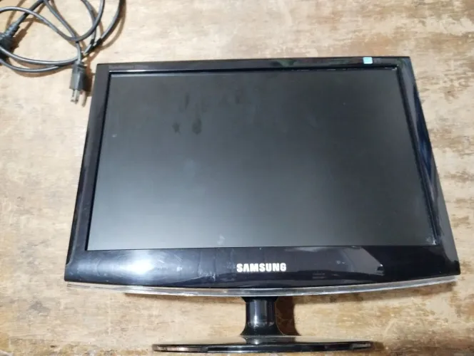 Monitor Samsung SyncMaster 733NW LS17CMNSFLZD