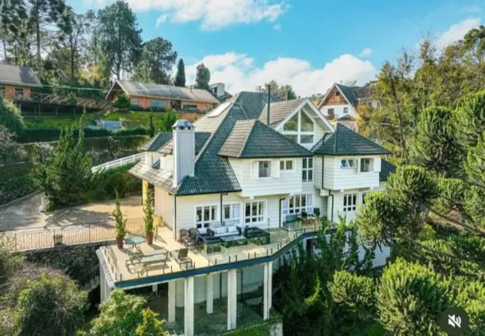Casa no condomínio Véu da Noiva - Campos do Jordão - SP