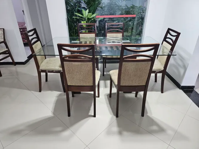 Mesa de Jantar com Tampo de Vidro e 6 Cadeiras