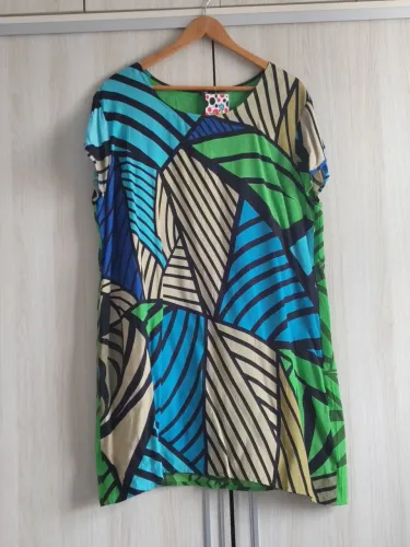 Vestido em viscose estampado geométrico