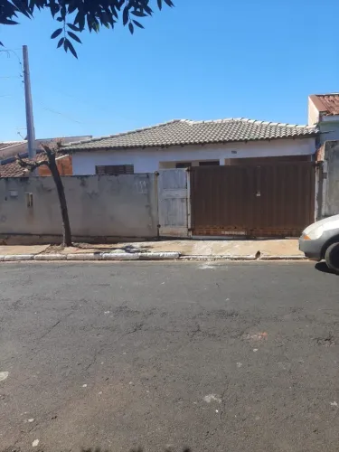 Casa a venda em potirendaba aceitamos troca.