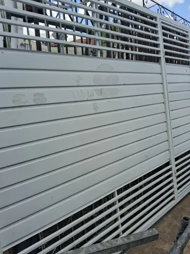Vendo portão ALTURA 2,10 por 2.70 de comprimento