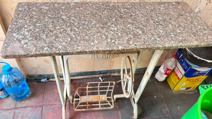 Mesa para máquina de costura