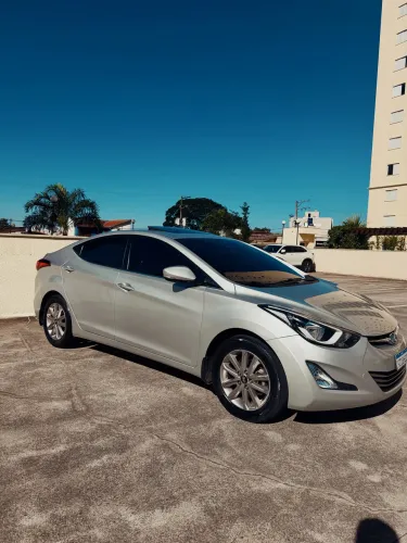 Hyundai Elantra GLS 2.0 16V Flex Aut. 2015