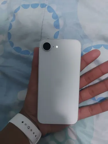 Vende-se celular, iPhone 16e
