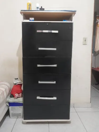 Cômoda de 6 gavetas em ótimo estado