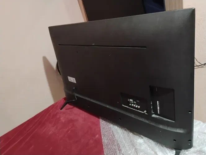 Tv LG 49 pouco uso com tela quebrada para retirada de peças.