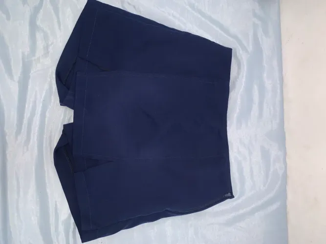 Short saia azul escuro