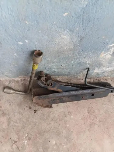 Macaco c/chave de roda NR 17
