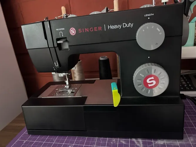 Vendo máquina de costurar Singer