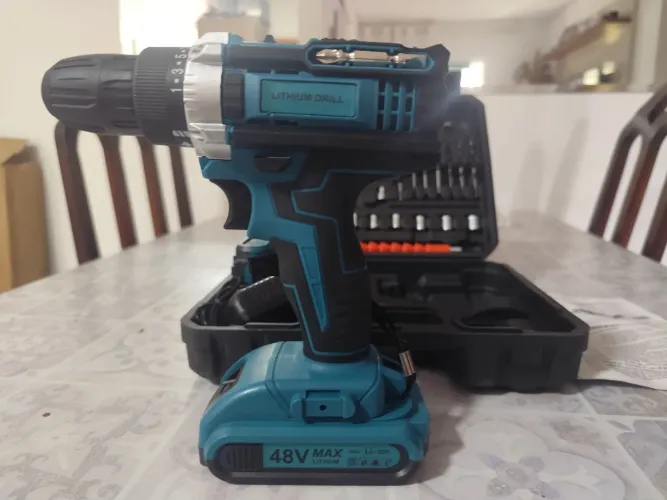 Parafusadeira furadeira - 2 baterias de 48v com maletasce acessórios completo