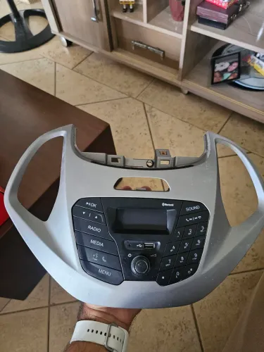Som original com moldura prata ford ka 