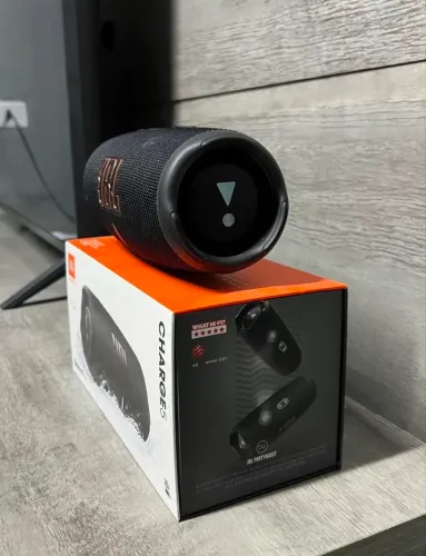 Caixa de Som Bluetooth Charge 5 - Grave Potente e Longa Duração