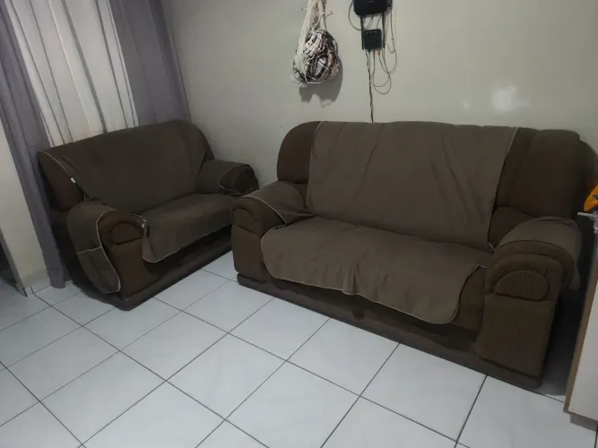 sofá semi novo muito bem conservado