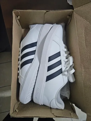 Tênis adidas