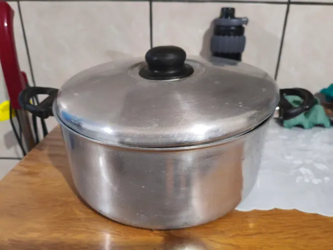 Panela de alumínio polido
