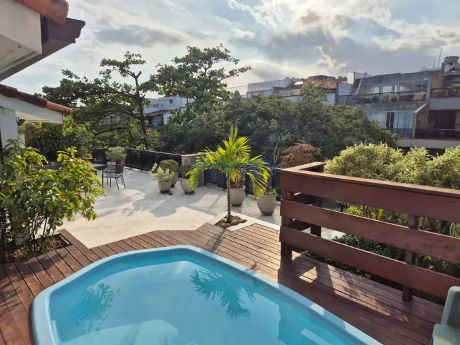Cobertura linear com 209m² na Gleba A, ao lado do Shopping Barra World com piscina e amplo