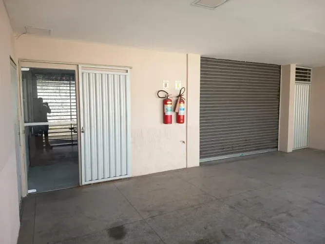 Ponto comercial/Loja/Box para aluguel com 200 metros quadrados