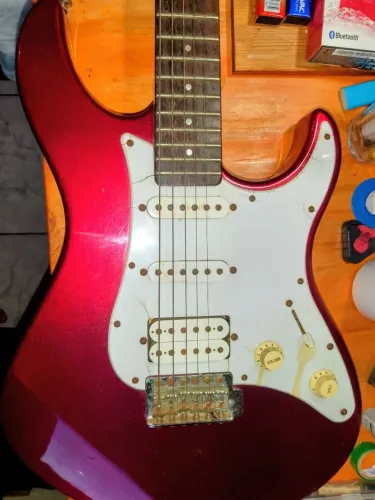 Guitarra Yamaha pacífica SSH funcionando perfeitamente