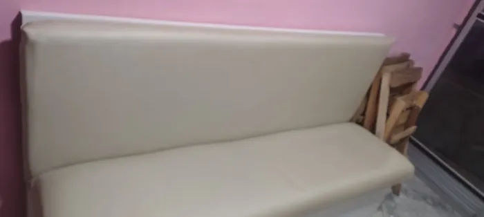 Banco almofadado tipo sófá