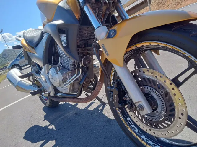 Vendo CB 300R ano 2010 c/ ABS Linda