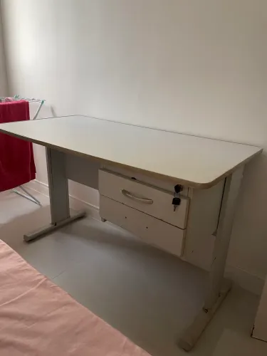 Mesa para escritório/ estudos